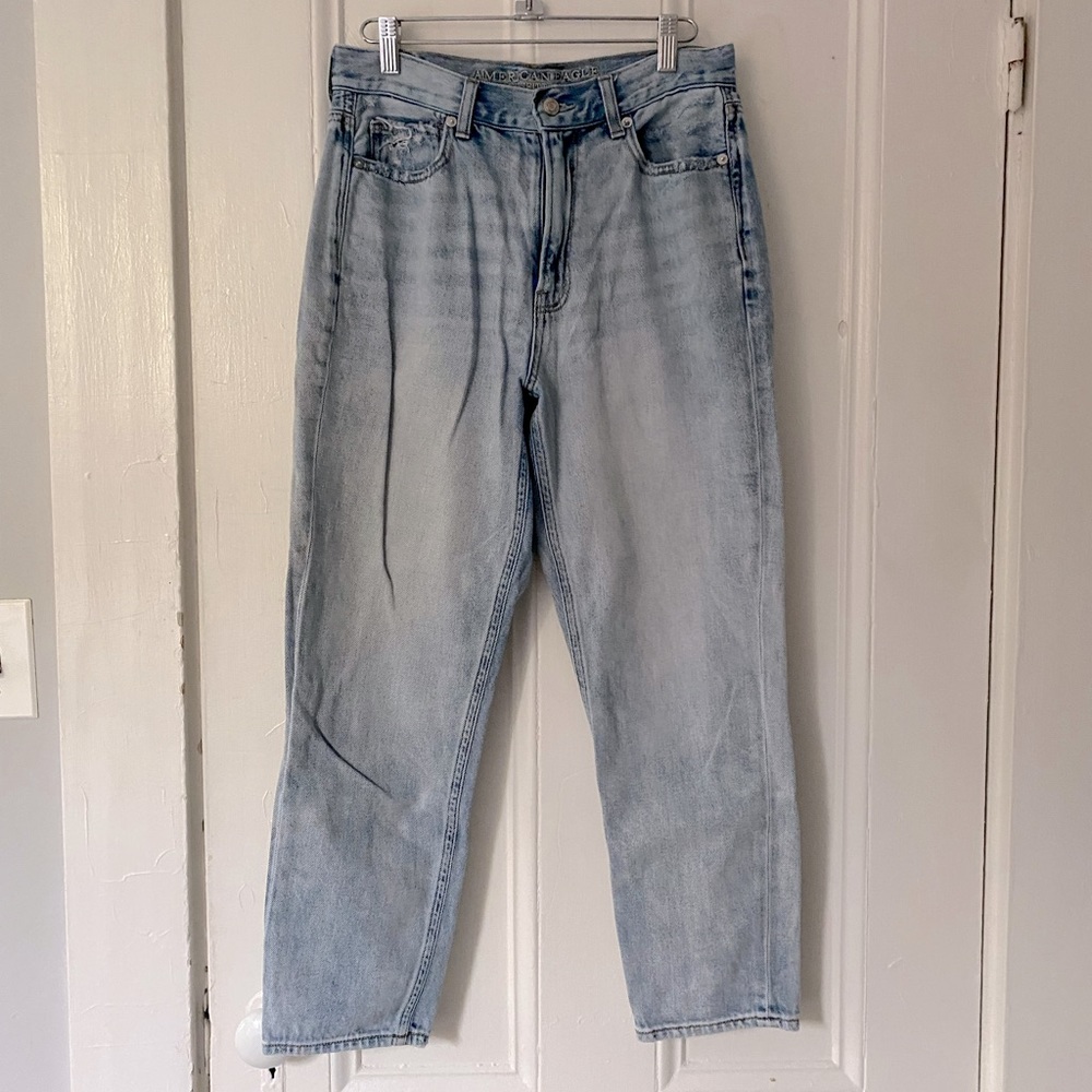 American Eagle light wash high waisted mom jeans